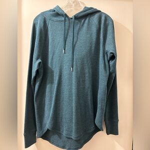 Under Armour hooded pullover long sleeve